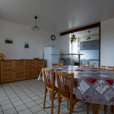 Holiday home Miremont, 5 Pieces, 6 Personnes - Fr-1-630-18 Miremont (Puy-de-Dome)